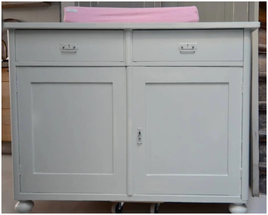 VINTAGE COMMODE