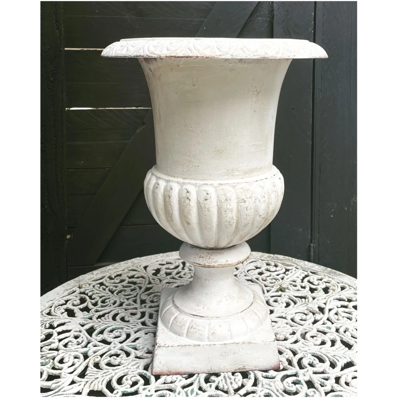 Antieke Franse gietijzeren tuinvaas XL – brocante tuinpot / bloempot